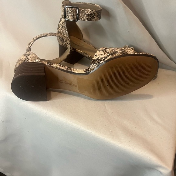 Clark’s Women's Snakeskin Block Heel Sandals Size 7 - Picture 7 of 10
